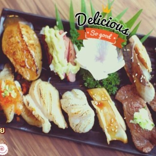 Nigiri Aburi Set (1,560 บาท) - 位于สามเสนใน的Sakana Sushi & Sashimi (สามเสนใน) | 曼谷