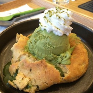 โครตร้อนลาวาชาเขียว with greentea icecream - ในวังใหม่ จากร้านCreamery Boutique Ice-cream (ครีมเมอรี่) (วังใหม่)|กรุงเทพและปริมลฑล