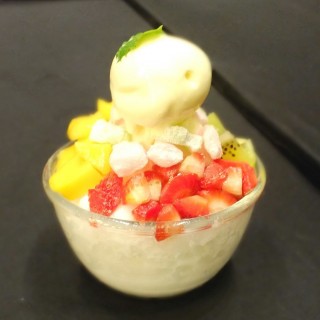 Milk Snow Ice + Strawberry + Kiwi + Mango + QQ Gems + Vanilla IceCream - 位於Slipi的BlackBall (Slipi) | 雅加達