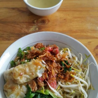 Bakmi Komplit - ในPantai Indah Kapuk จากร้านBakmi Lamlo (Pantai Indah Kapuk)|Jakarta