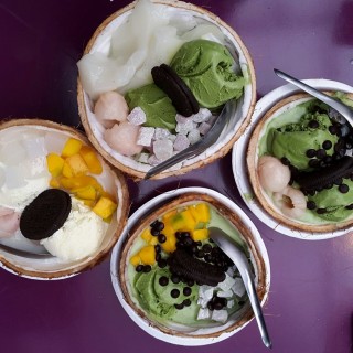 coconut dessert with greentea icecream - dari Mangkok Manis Dessert (Cihampelas) di Cihampelas |Bandung
