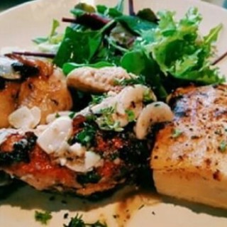 Half roasted chicken with garlic butter sauce and potato gratin - Slipi / Kitchenette (Slipi)|Jakarta