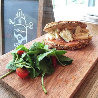Apple and Smoked Salmon Toast with baby spinach on maple & orange syru - Little India Tekka Serangoon Road / Old Hen Coffee Bar (Little India Tekka Serangoon Road)|Singapore