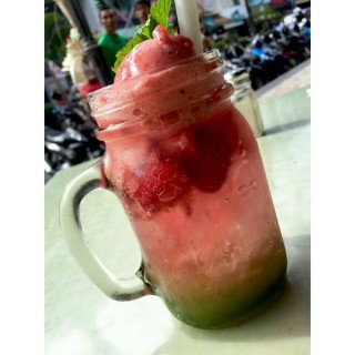 Strawberry & Kiwi Fruity Potion - Kuta's Dulang Kafe & Bakery (Kuta)|Bali