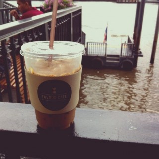 Iced Latte . - Phra Borom Maha Ratchawang's Favour Cafe (เฟเวอร์ คาเฟ่) (Phra Borom Maha Ratchawang)|Bangkok