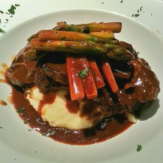 Lamb Shank with Thick Red Curry Sauce On Lemon Grass and Garlic Mashed - dari Social House (Thamrin) di Thamrin |Jakarta