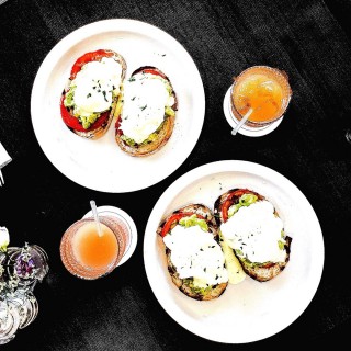 Avocado Eggs Benedict on the table - 位於上環的永健坊餐廳 (上環) | 香港
