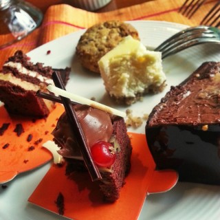 Dessert Platter, Desire Cake - Makati's Circles Event Café (Makati)|Metro Manila