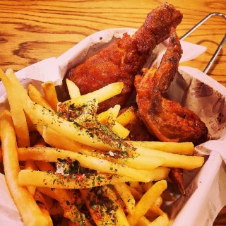 Soy Garlic Chicken Drumstick & Wings with Seaweed Fries - Tampines / 4 Fingers Crispy Chicken (Tampines)|Singapore
