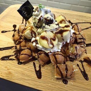 Banana Eggettes with dreyer's cookies n cream icecream - 位於旺角的Eat With Me (旺角) | 香港