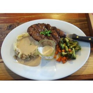 Signature Steak with Smashed Potato, Carrots, and Broccoli - Makati's Mad Mark's Man Sandwich and Frozen (Makati)|Metro Manila