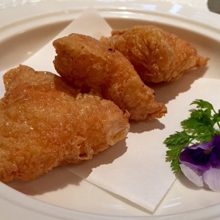 Deep Fried Beancurd Skin with Prawn - City Hall / 海天楼 (City Hall)|Singapore