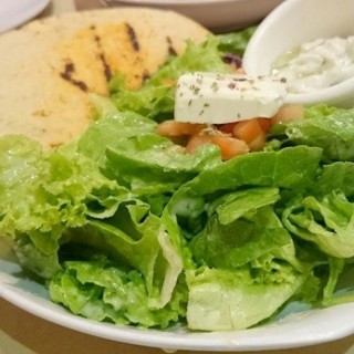 Greek Pita Salad - dari Greeka Kouzina (Taguig) di Taguig |Metro Manila