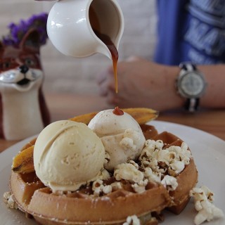 Waffle with sea salt gula Melaka and speculoos - Ang Mo Kio / Double Scoops (Ang Mo Kio)|Singapore