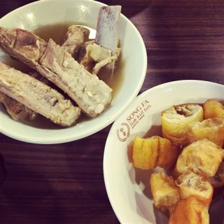 肉骨茶 油条 芥蓝 - 位于剋拉碼頭的松發肉骨茶 (剋拉碼頭) | 新加坡