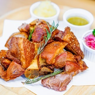 ขาหมูเยอรมันทอด - 位於คลองจั่น的Mint Cafe by Peppermintfield (คลองจั่น) | 曼谷
